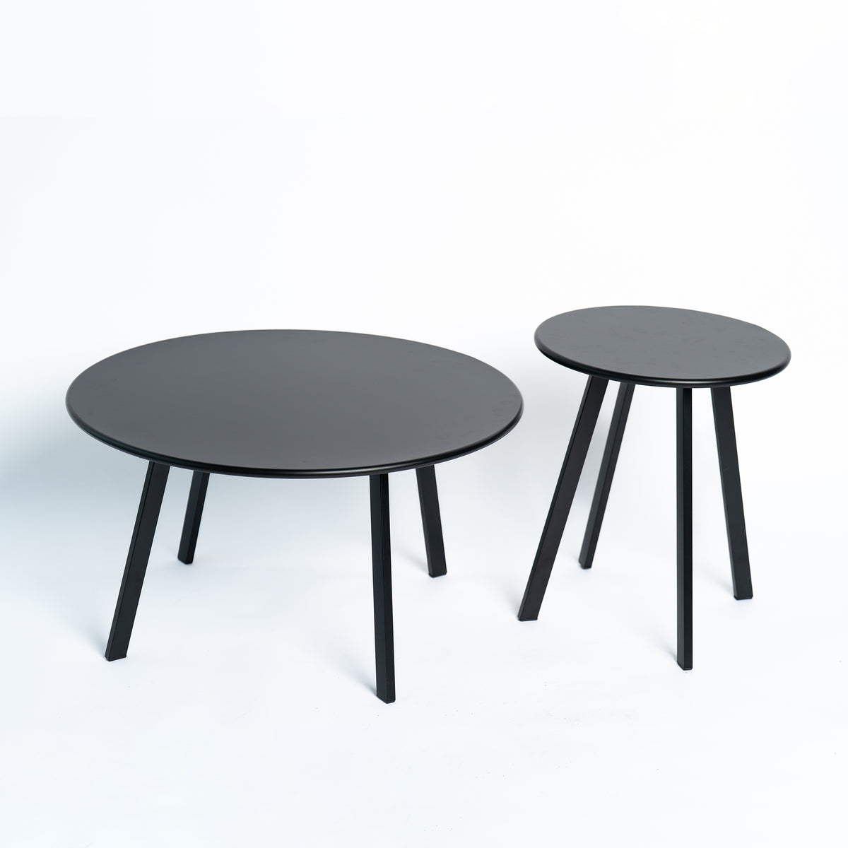 Black Metal Round 2-Piece Outdoor Nesting Coffee Table Set