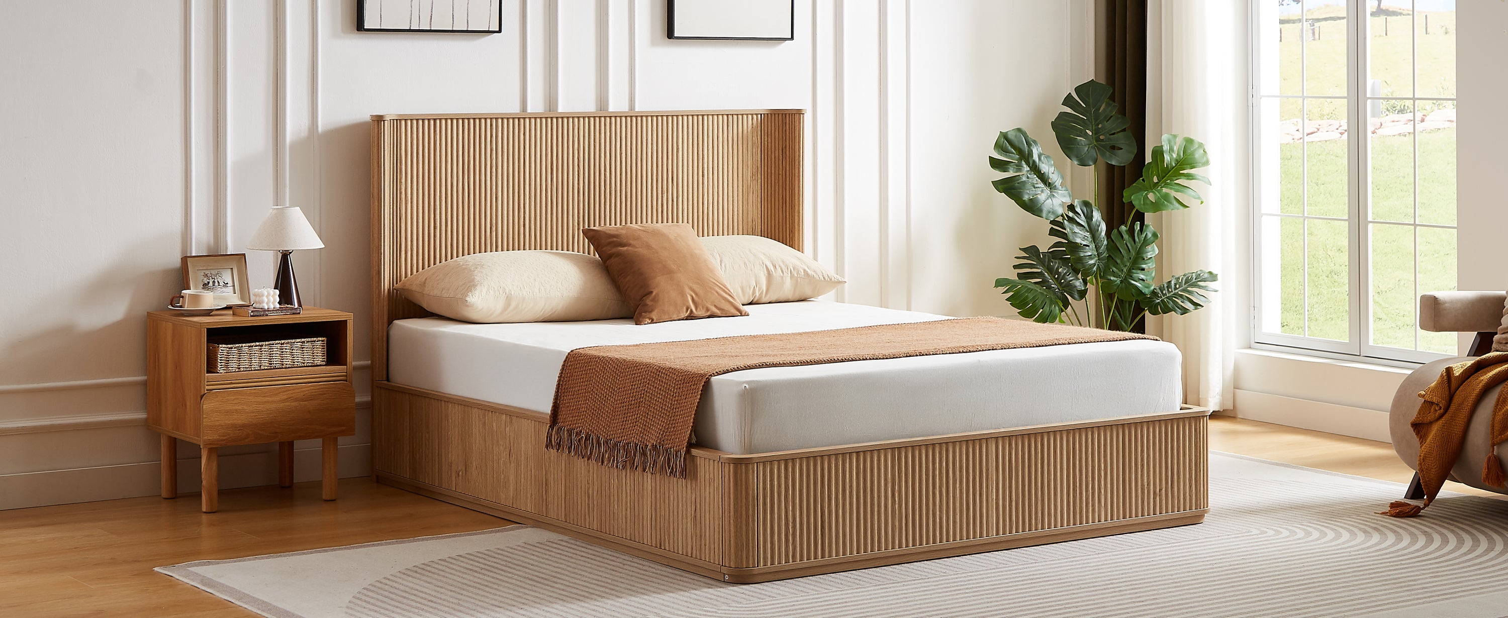 Angled bedroom view of the natural oak fluted platform bed beside an oak nightstand and lamp #Color_Natural Oak