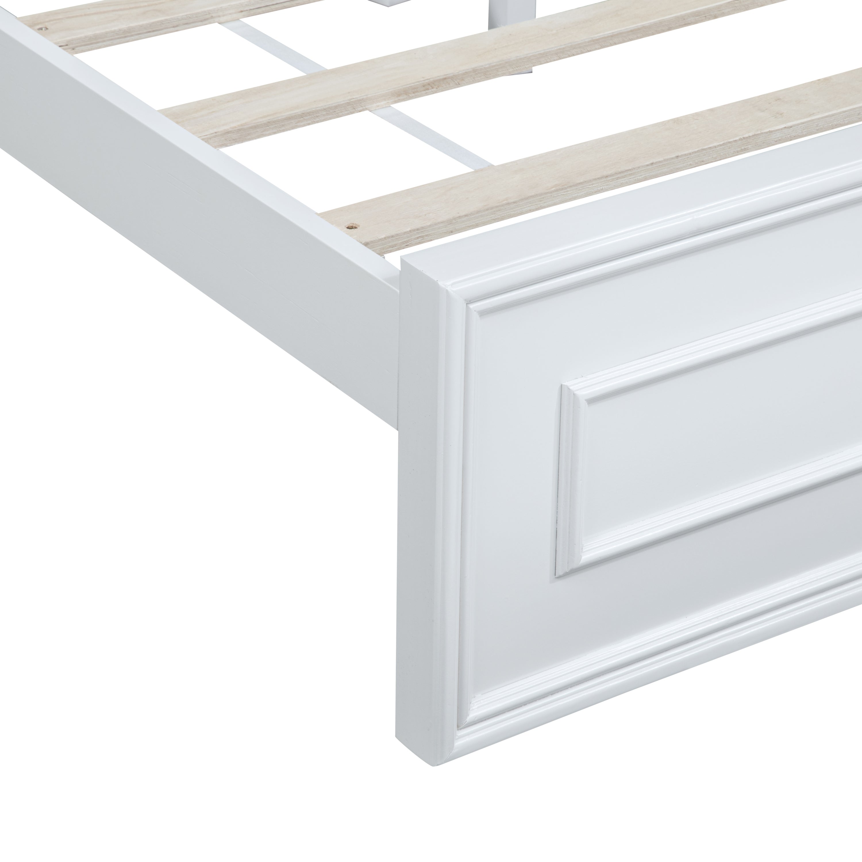 Detail of the white footboard corner showing the framed moulding panel and wood slats #Color_White