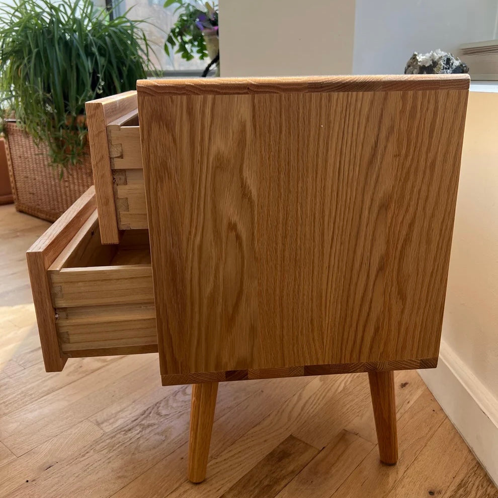 Side view of solid pine woodgrain pattern on nightstand and bedside table